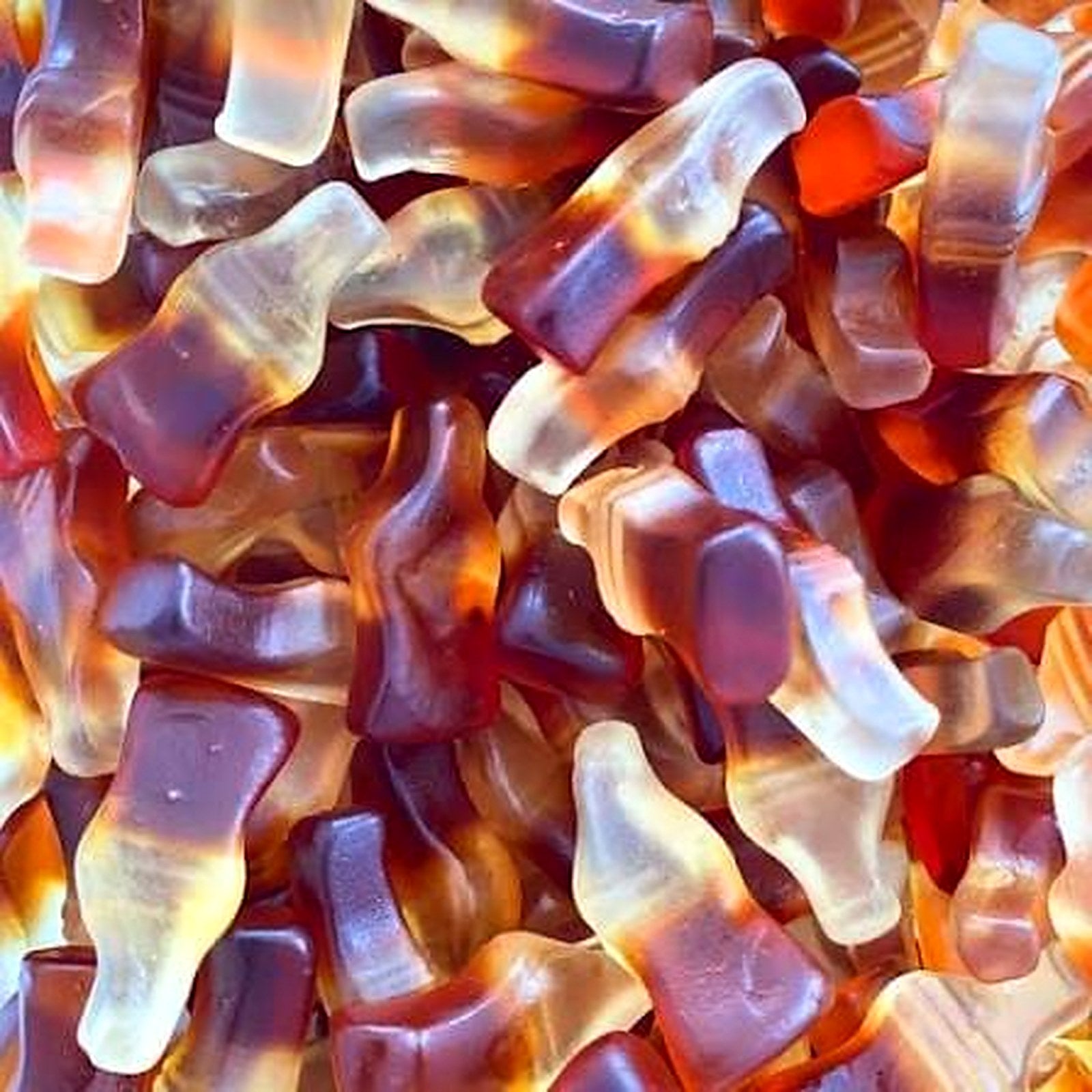 Doorschijnende colaflesjes in cola-bruin en melkwit