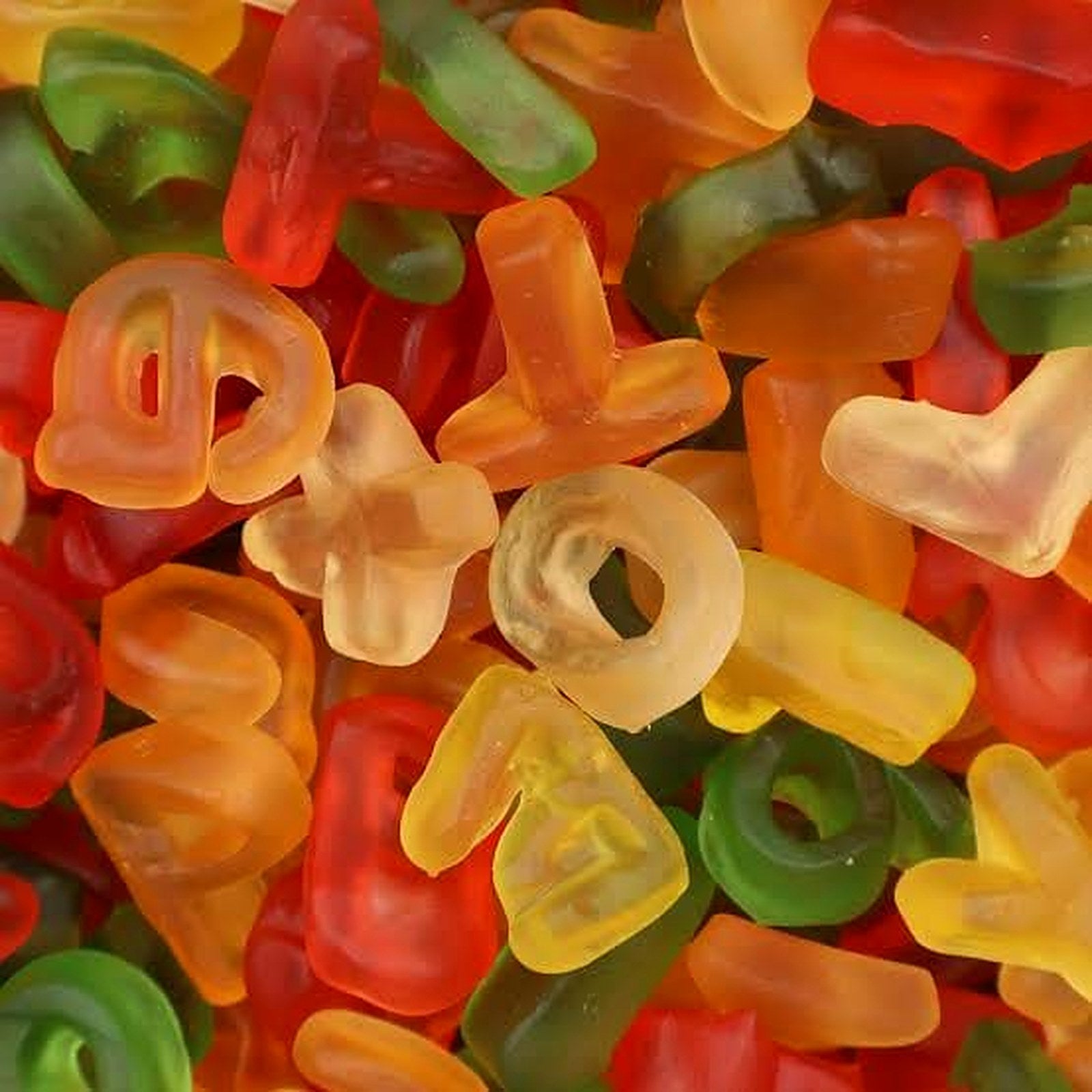 Kleurrijke gomletters en cijfers in rood, geel, groen, oranje en wit