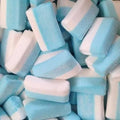 Blauw-witte spekken, zachte spekblokjes met een fijn suikerlaagje