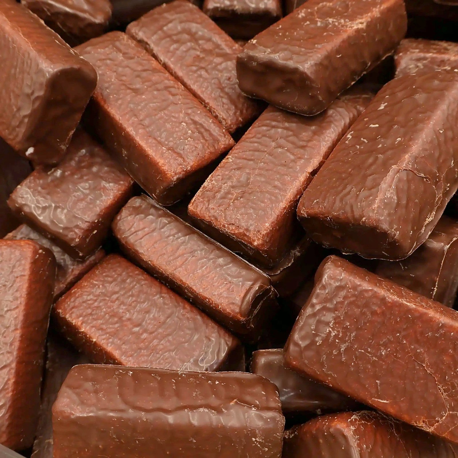 Chocolade spekken, rechthoekige schuimspekken volledig omhuld met chocolade